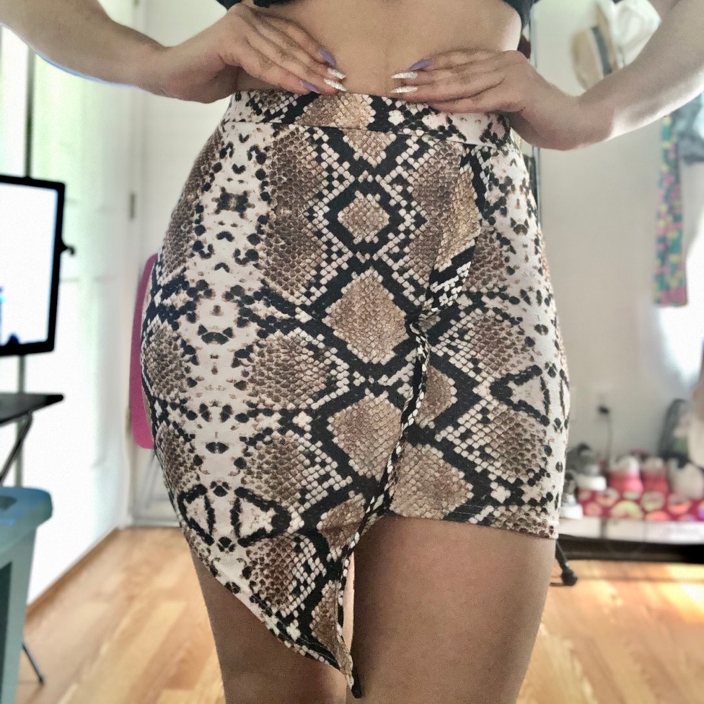 MINI SKIRT